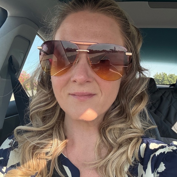 Meet your Posher, Brandy - Picture 2 of 12